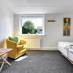 Semesterbostad 22-bedroom In Henne Henne Strand