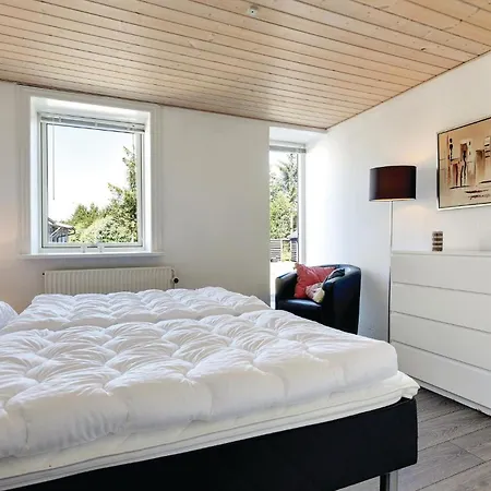 Дом отдыха 22-bedroom In Henne