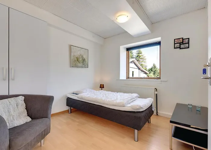 22-bedroom In Henne Holiday home *