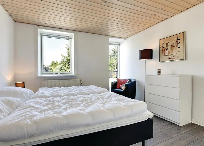 Holiday home 22-bedroom In Henne