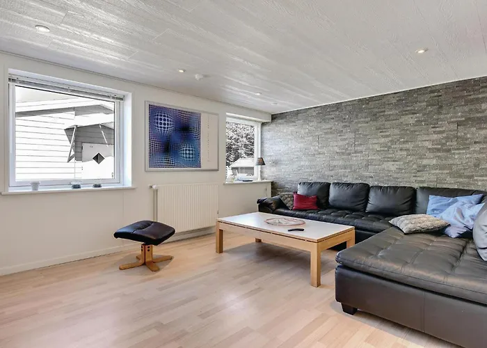 22-bedroom In Henne Holiday home