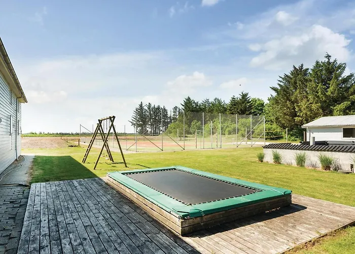 22-bedroom In Henne Holiday home *