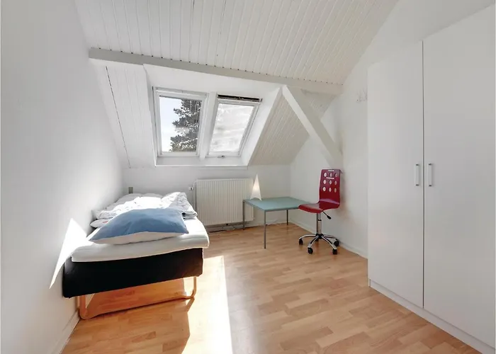 22-bedroom In Henne Holiday home Henne Strand