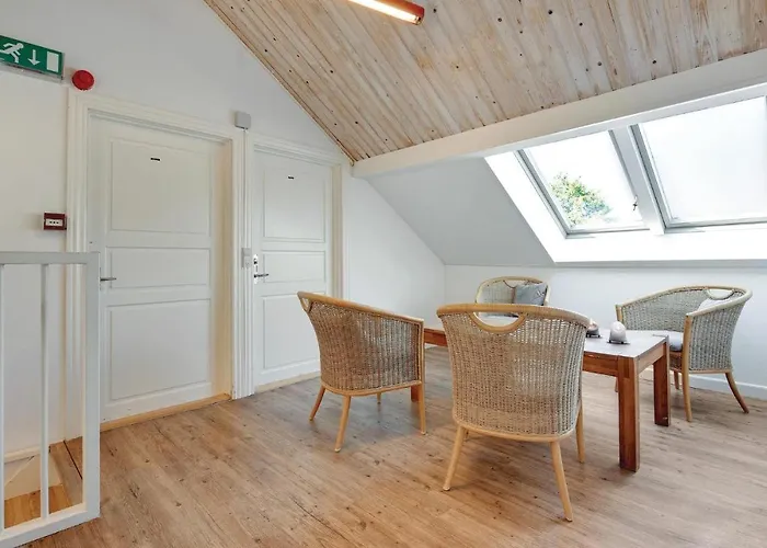 22-bedroom In Henne Holiday home